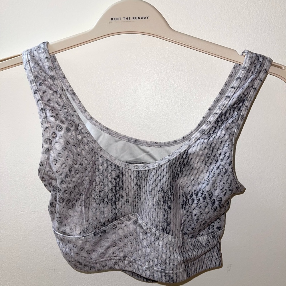 Varley active yoga workout top Size XS blush pink snakeskin print